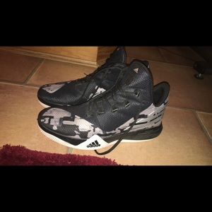 Men’s Sz 13 Adidas basketball shoes